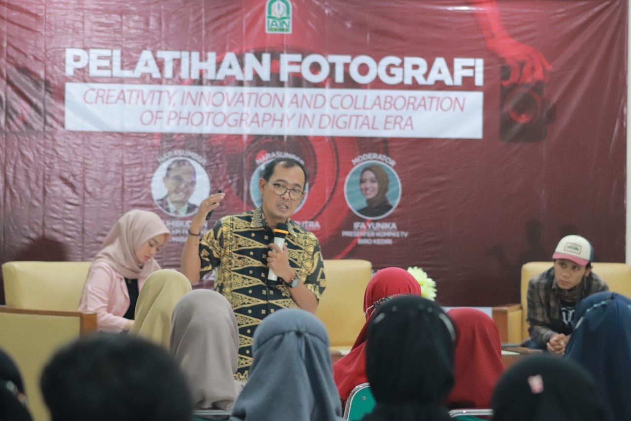 Tingkatkan Kemampuan Fotografi di Era Digitalisasi, Laboratorium Komunikasi IAIN Kediri Selenggarakan Pelatihan Fotografi