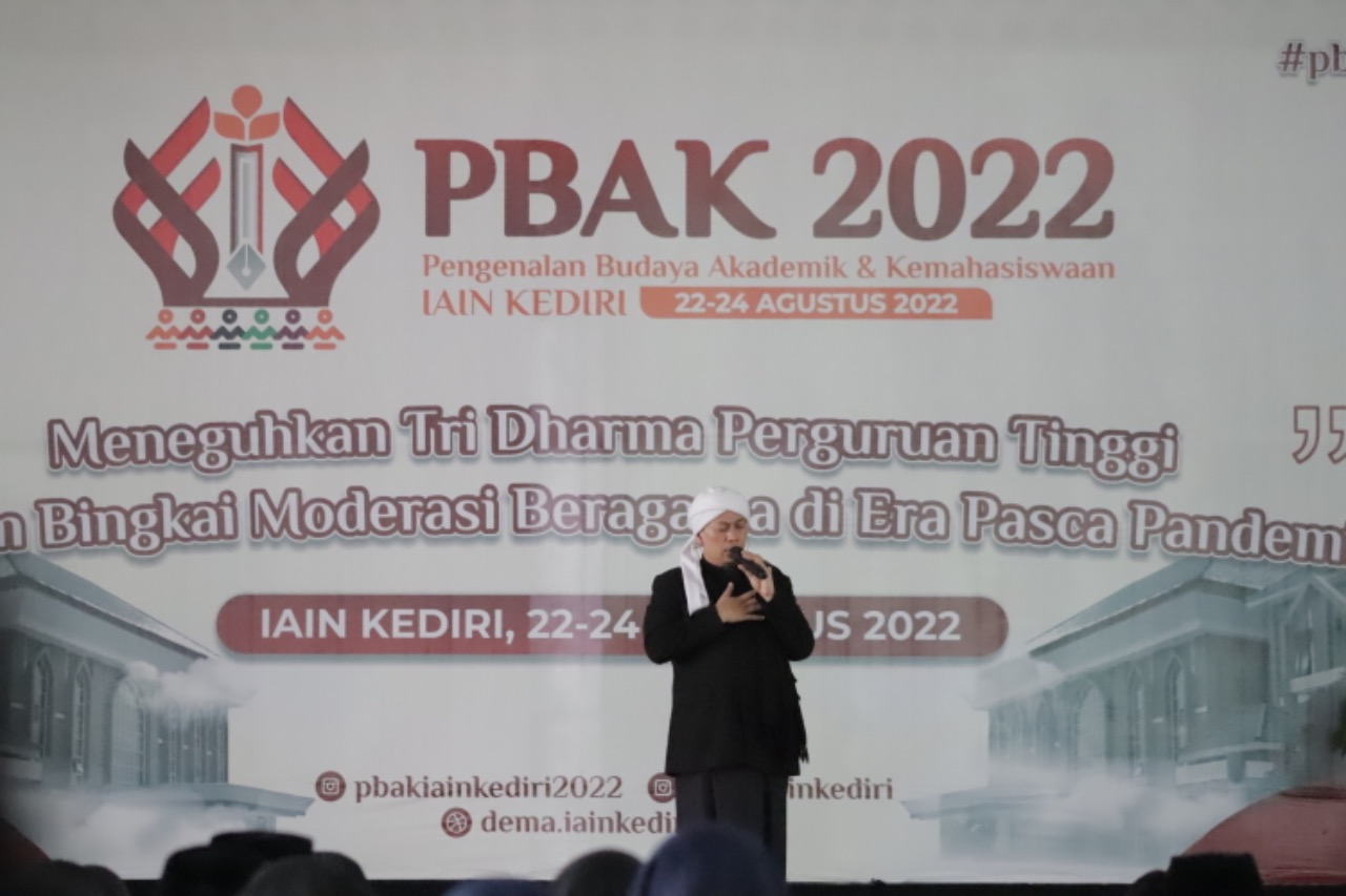 DIHIBUR PENAMPILAN OPICK, MAHASISWA PBAK IAIN KEDIRI 2022: SERU!