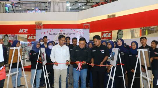 PERDANA, UKM FOSTER GELAR PAMERAN DI KEDIRI MALL