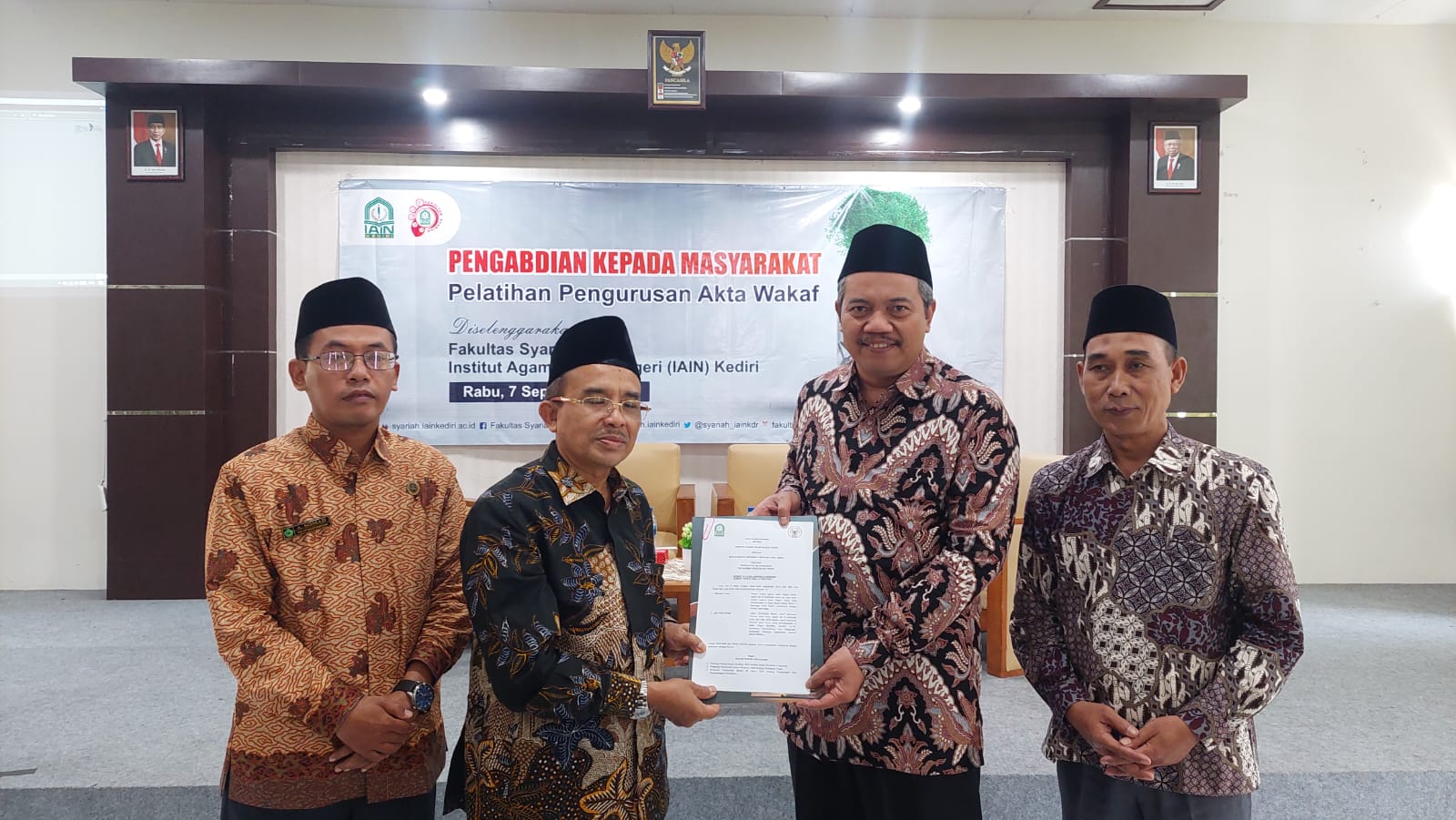 MENGGERAKKAN WAKAF, IAIN KEDIRI SELENGGARAKAN PELATIHAN DAN TANDA TANGANI MoU DENGAN BADAN WAKAF INDONESIA (BWI) JAWA TIMUR