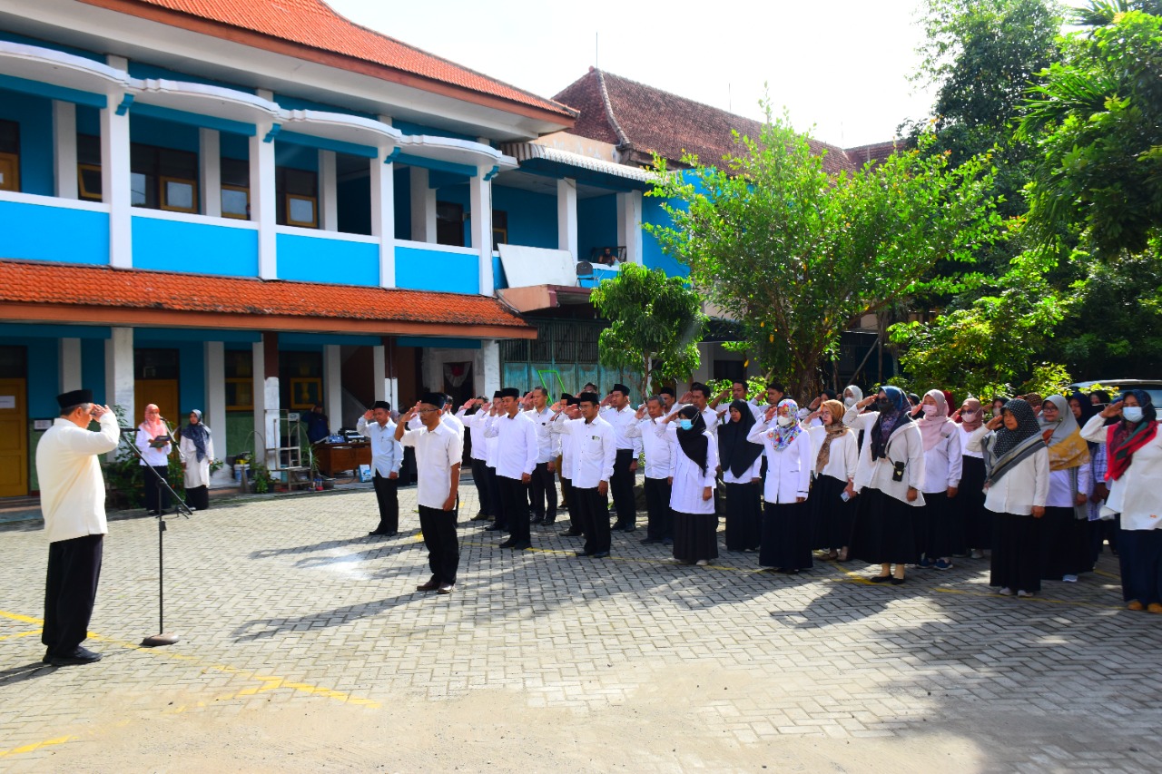 PESAN REKTOR: MAKNAI SETIAP PEKERJAAN SEBAGAI SARANA IBADAH