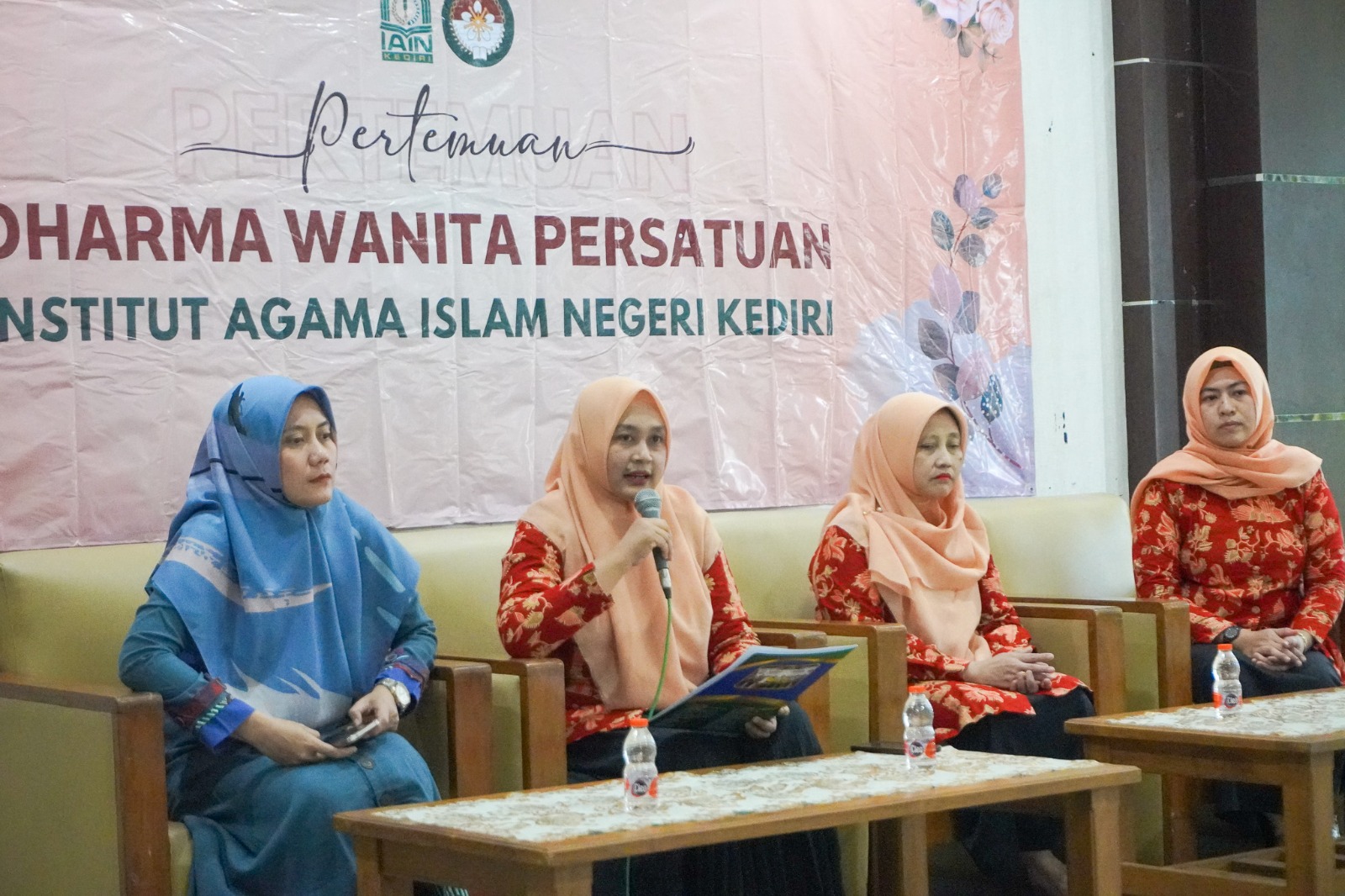 JELANG HUT KE-79 RI, DWP IAIN KEDIRI GELAR SEMINAR MANAJEMEN PENGELOLAAN KEUANGAN