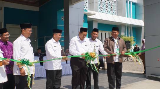 SEMARAK HARI SANTRI, IAIN KEDIRI GELAR KEMANDIRIAN PESANTREN EXPO BERSAMA KEMENAG KOTA KEDIRI, KABUPATEN KEDIRI, DAN NGANJUK