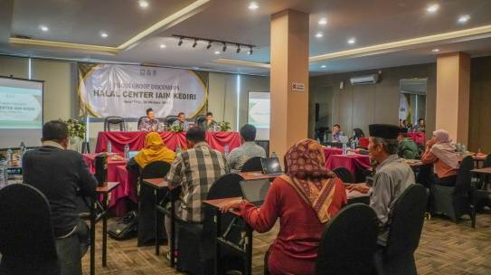 PERSIAPKAN PENGEMBANGAN LEMBAGA PEMERIKSA HALAL, HALAL CENTER IAIN KEDIRI GELAR FGD