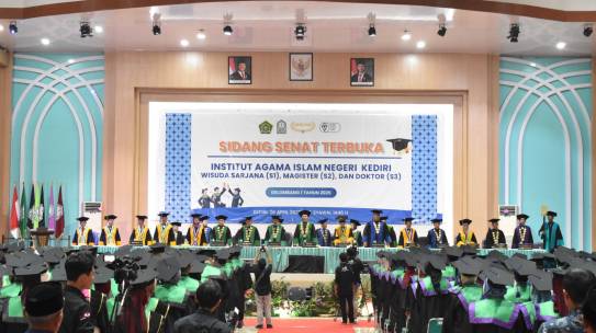 TERBANYAK! PERSENTASE WISUDAWAN CUMLAUDE IAIN KEDIRI CAPAI 83,27% PADA WISUDA GELOMBANG 1 TAHUN 2025