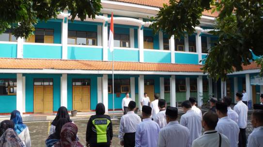 UPACARA BENDERA 117 TAHUN HARI KEBANGKITAN NASIONAL, REKTOR IAIN KEDIRI GELORAKAN SEMANGAT MELALUI MAKNA KEBANGKITAN