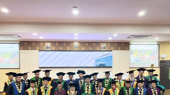 MENGUSUNG INOVASI PEMBELAJARAN BAHASA ARAB KONTEMPORER, NURUL HANANI RESMI DIKUHKAN SEBAGAI GURU BESAR KESEBELAS IAIN KEDIRI